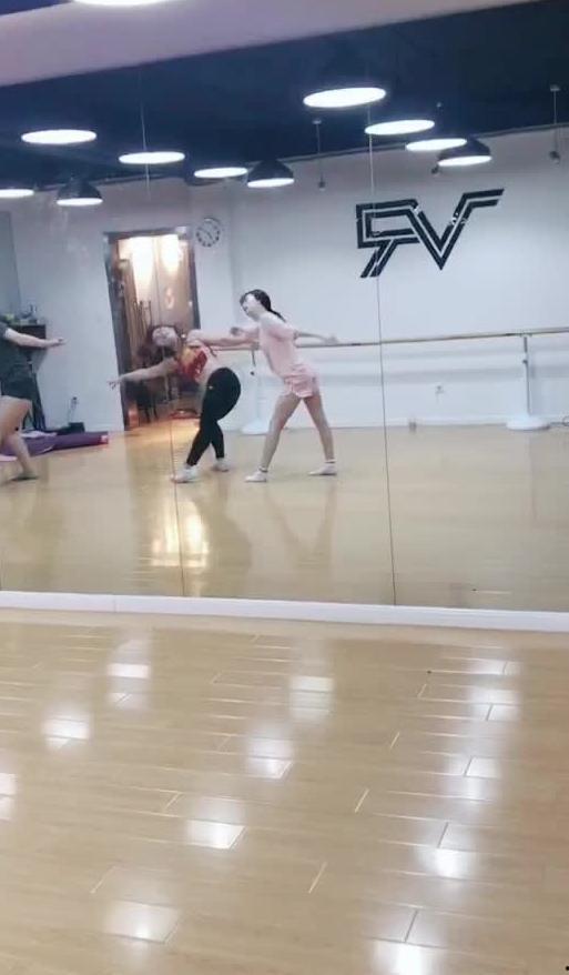 学妹跳舞吃瓜视频大全免费观看,免费观看视频大全集锦